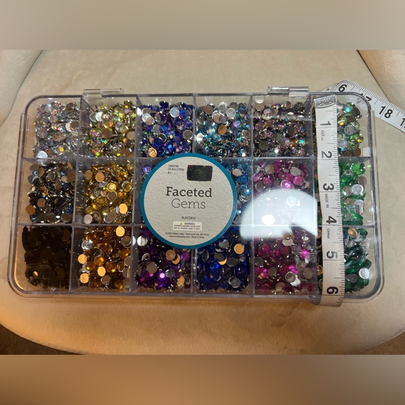 Round Flatback Rhinestone Box Multi-Color - Picture 4 of 6